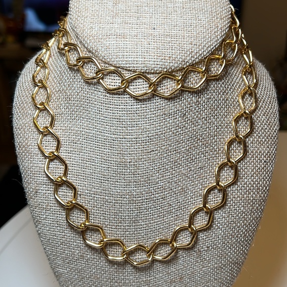 Vintage gold tone open link long chain necklace - Picture 4 of 5